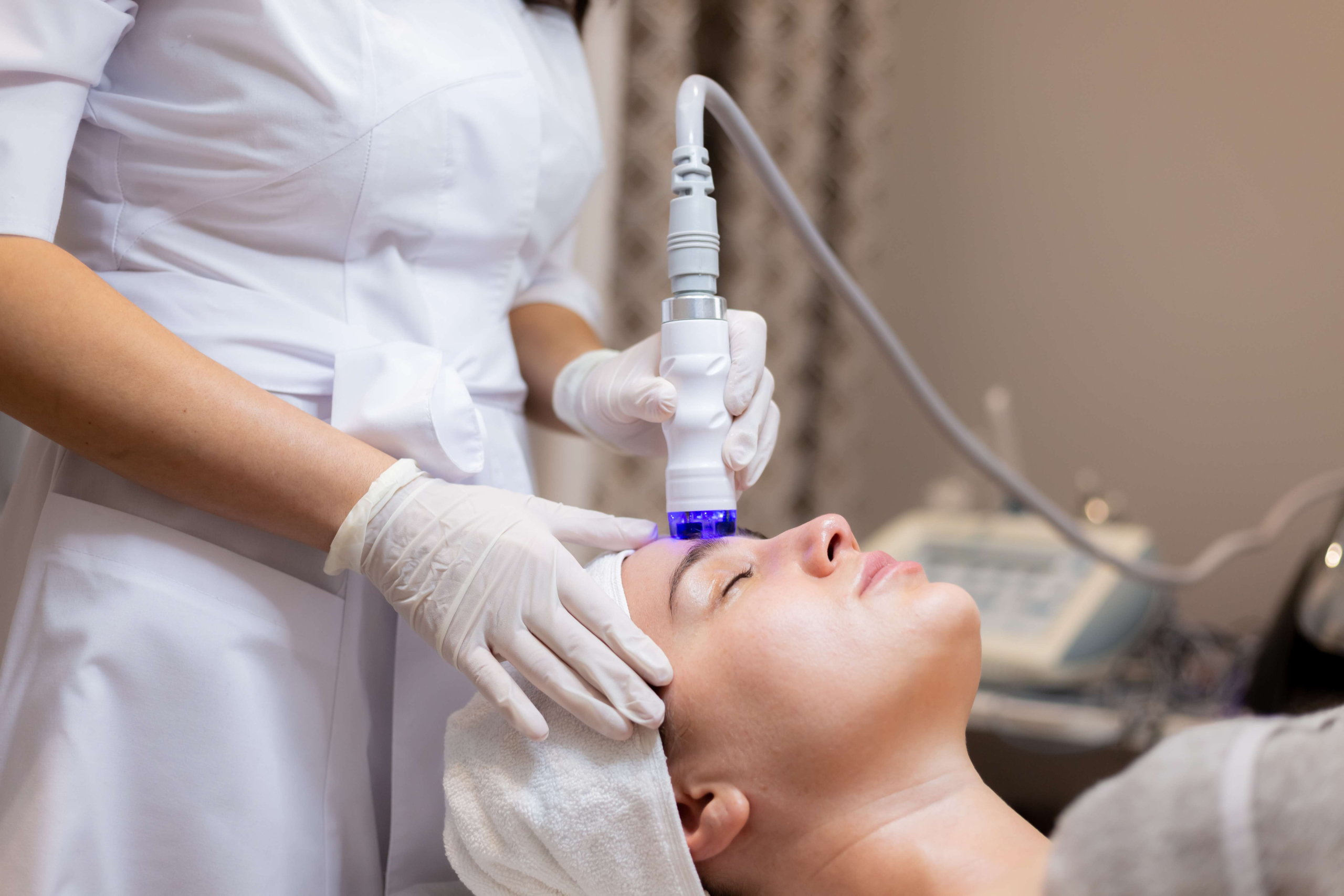 young-beautiful-girl-lies-beautician-s-table-receives-procedures (1)